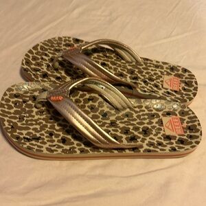 Reef flip flops NWT size 6/7